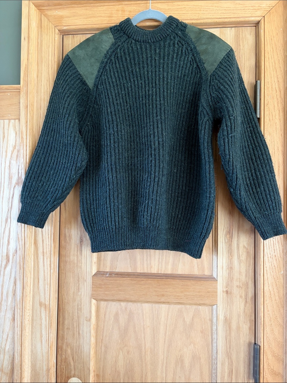 Men's size L Dark Green Wool Crewneck Sweater with Shoulder Patches